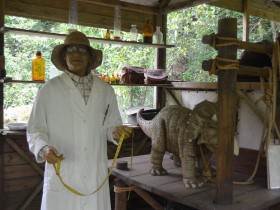 Antropologo Mendia y Apatosaurus1